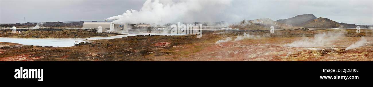 Gunnuhver Hot Springs und Fumarolen, mit angrenzender geothermischer Anlage in der Nähe von Grindavik, Halbinsel Reykjanes; Südwesten Islands, Island Stockfoto