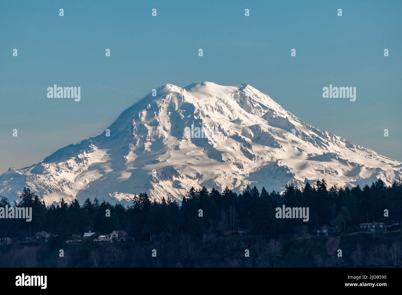Eine sehr klare Sicht auf Mount Rainier von Dana Passage, South Puget Sound, Washingon, USA; Washington, Vereinigte Staaten von Amerika Stockfoto