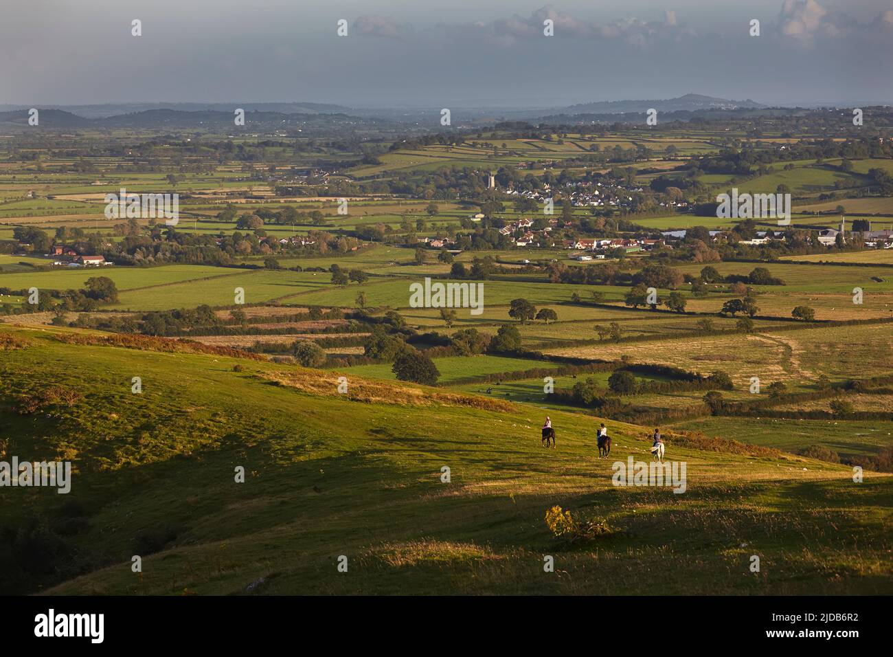 Blick über die Landschaft von den Hängen des Crook Peak, Somerset, Großbritannien; Somerset, England Stockfoto