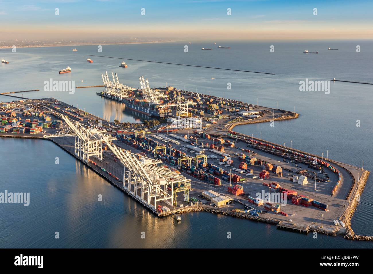 Containerterminal im Hafen von Long Beach in Los Angeles, Kalifornien, USA Stockfoto