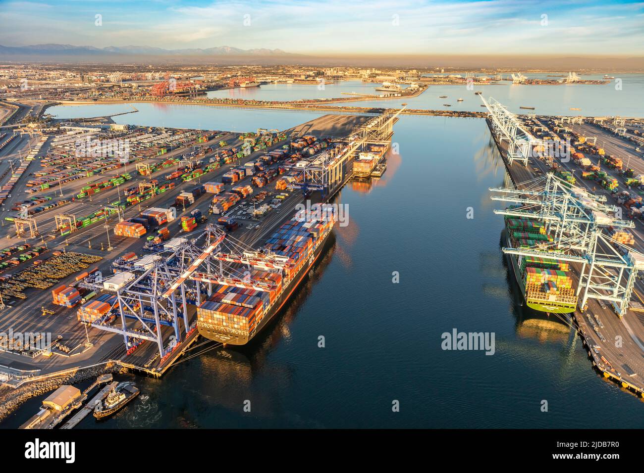 Terminal am Containerhafen im Hafen von Long Beach, Kalifornien, USA; Long Beach, Kalifornien, Vereinigte Staaten von Amerika Stockfoto