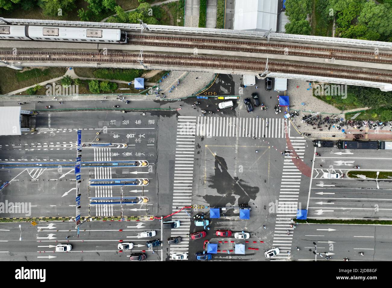 SHANGHAI, CHINA - 20. JUNI 2022 - das Foto vom 20. Juni 2022 zeigt die U-Bahnstation Zhaofeng Road in Huaqiao, Kunshan, Suzhou, Jiangsu Provin Stockfoto