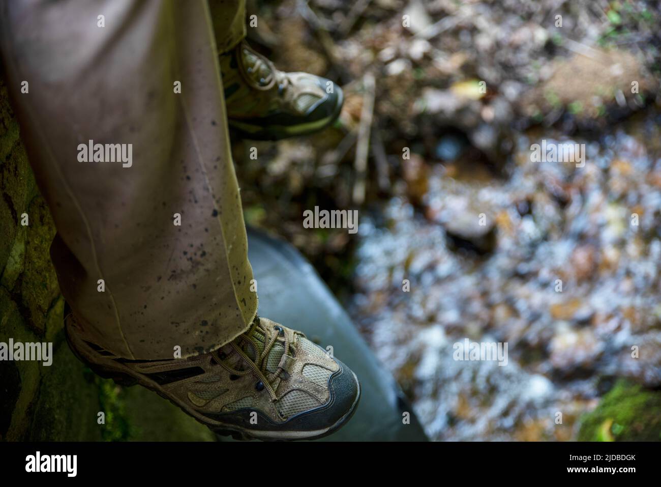 Stiefel über hosen -Fotos und -Bildmaterial in hoher Auflösung – Alamy