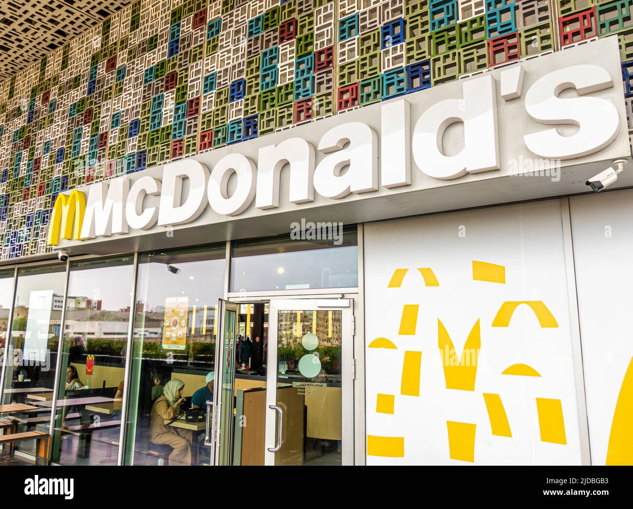 McDonald's Restaurant im Bahnhof von Casburg, Marokko Stockfoto