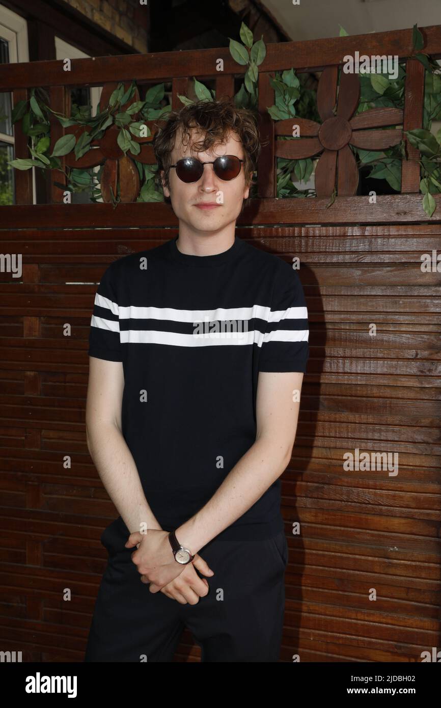 Anton von Lucke beim Lola Festival 2022 - Deutscher Filmpreis im Haus Ungarn. Berlin, 18.06.2022 Stockfoto