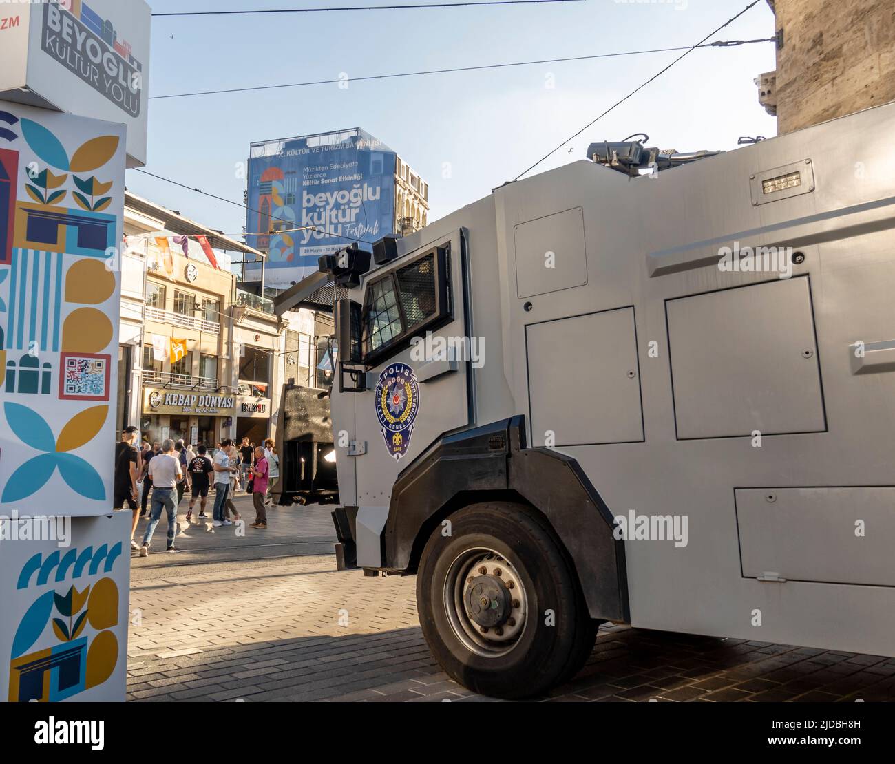 Schwerer gepanzerter LKW der Polizei auf dem Taksim-Platz, Istanbul, Türkei Stockfoto