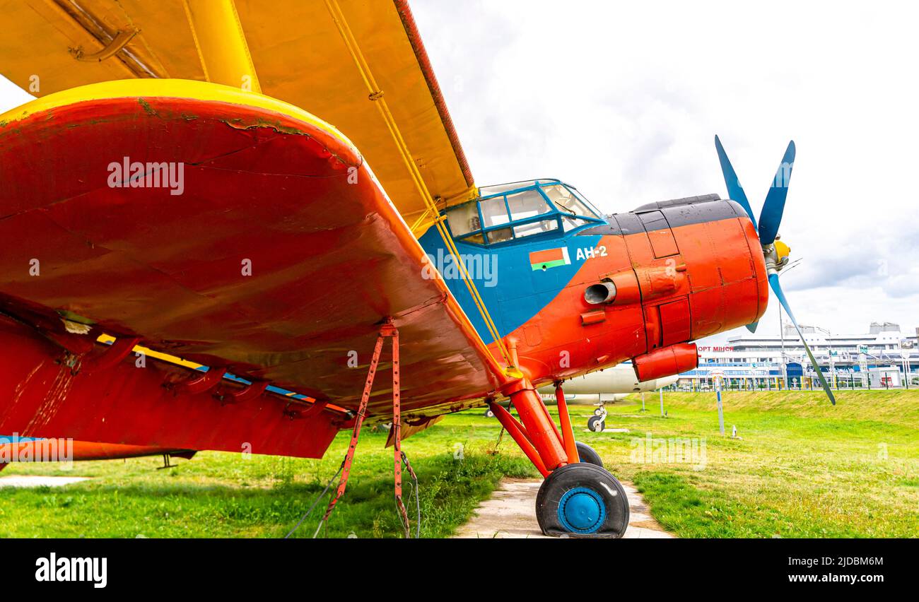 Antonow an-2 - kukuruznik - ein sowjetischer Massenproduzent eines einmotorigen Doppeldecker-Versorgungsunternehmens - landwirtschaftliche Flugzeuge Stockfoto