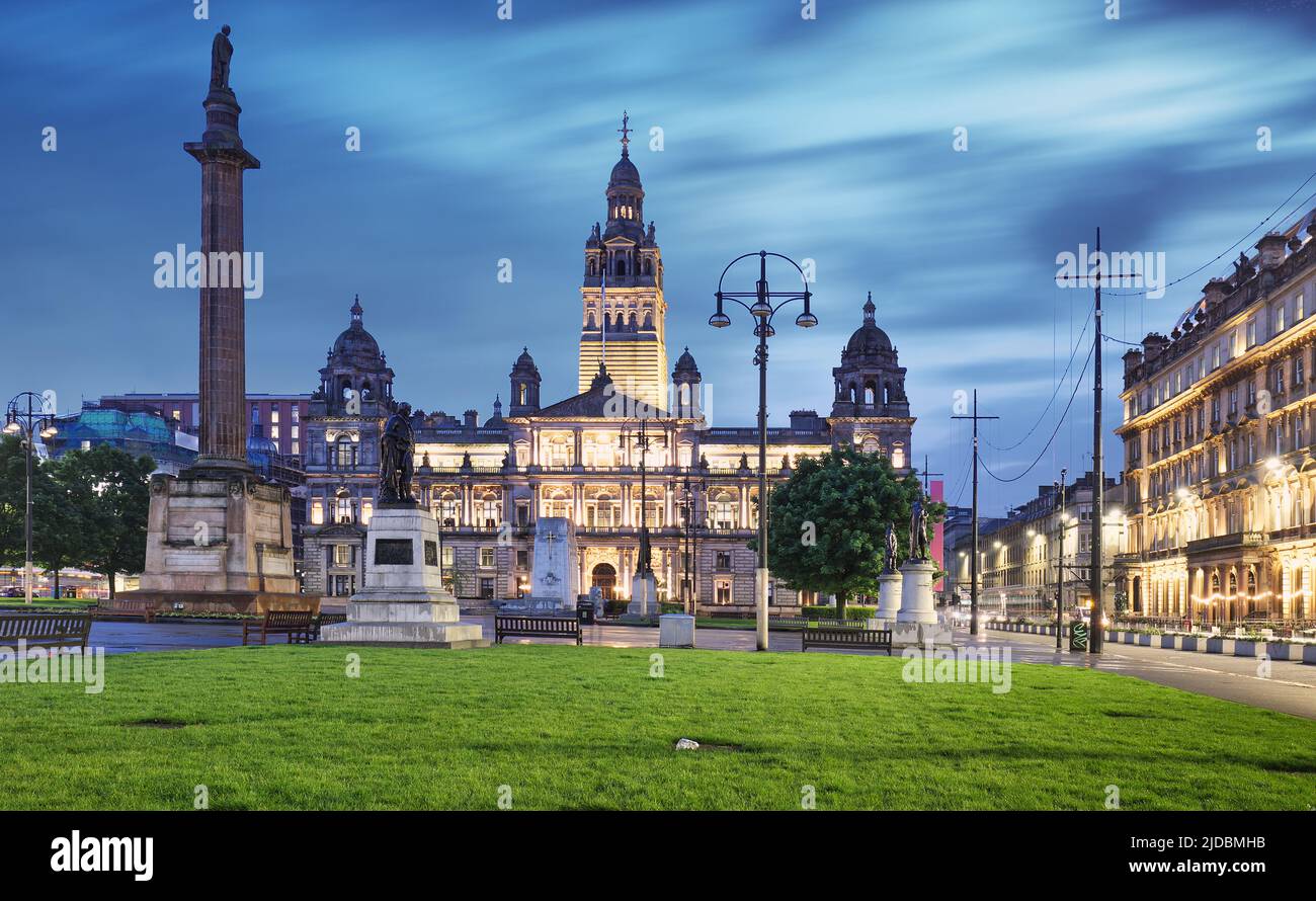 Glasgow City Chambers auf dem George Square bei Nacht, Schottland - Großbritannien Stockfoto