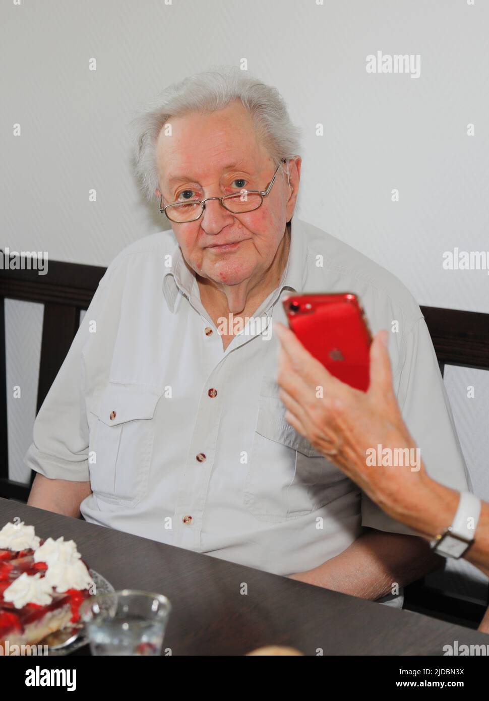 Lutz Jahoda bei der Geburtstagsfeier zum 95. Geburtstag von Lutz Jahoda im Restaurant zum alten Weinberg. Storkow (Mark), 19.06.2022 Stockfoto