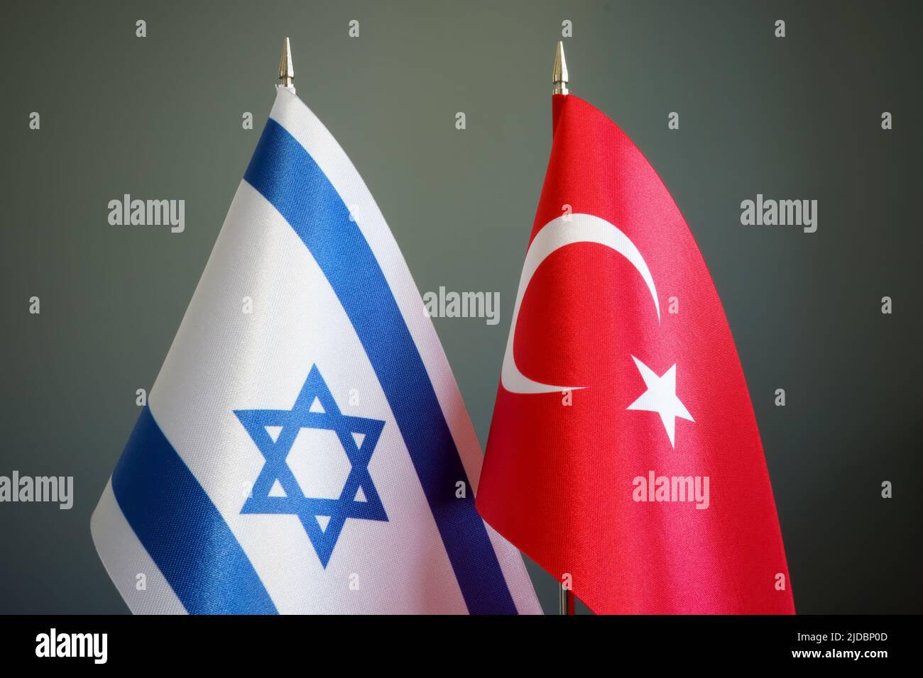 Flaggen Israels und der Türkei als Verhandlungskonzept. Stockfoto
