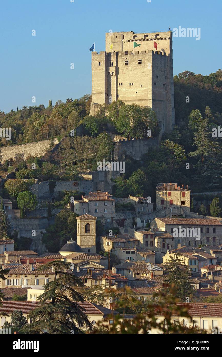 Frankreich, Drôme Crest, die Altstadt, die vom Keep of Crest dominiert wird Stockfoto