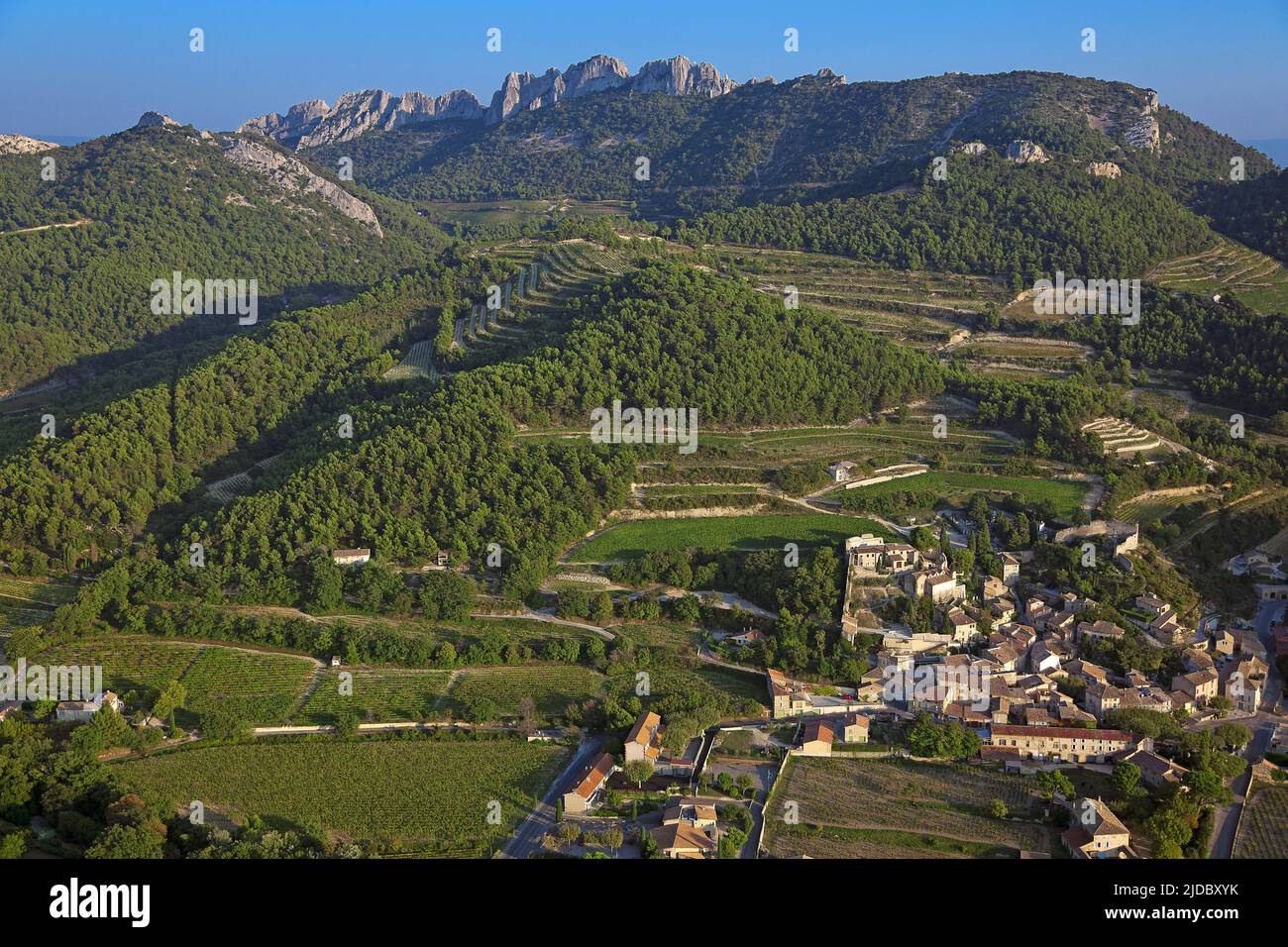 Frankreich, Vaucluse, Gigondas, Landschaft von Dentelles de Montmirail, Weinberge von Côtes du Rhône, Vacqueyras Stockfoto