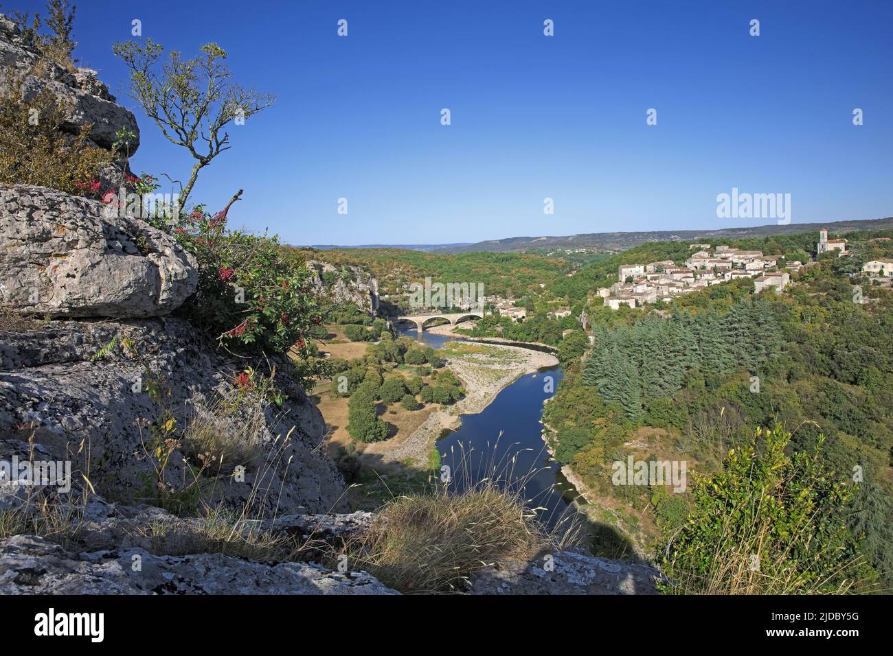 Frankreich, Ardèche, Balazuc, Dorf mit der Bezeichnung Les Plus Beaux Villages de France, in den Schluchten des Ardèche gelegen Stockfoto