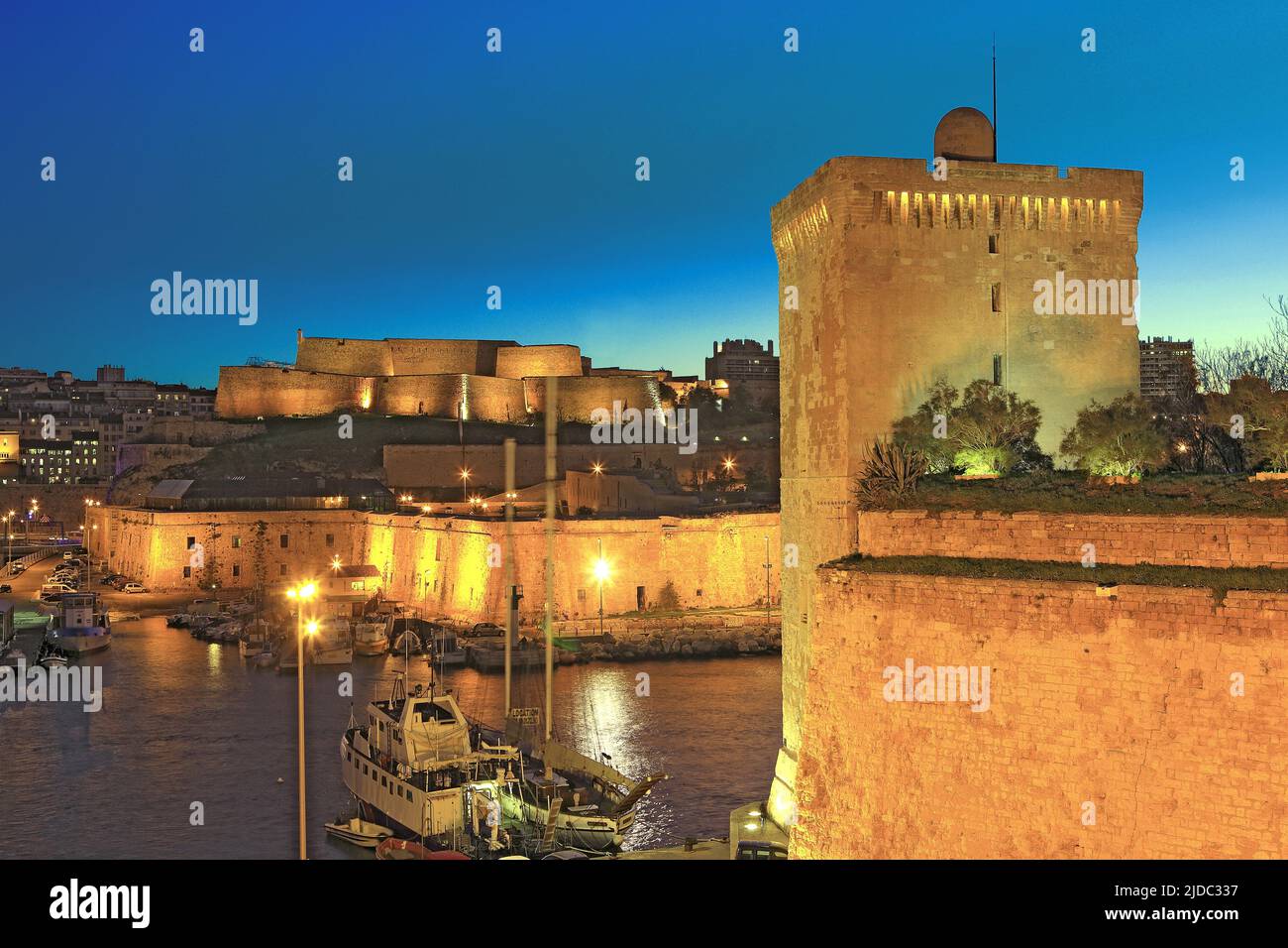 Frankreich, Bouches-du-Rhône, Marseille der alte Hafen, Fort Saint-Jean, Nachtbeleuchtung Stockfoto