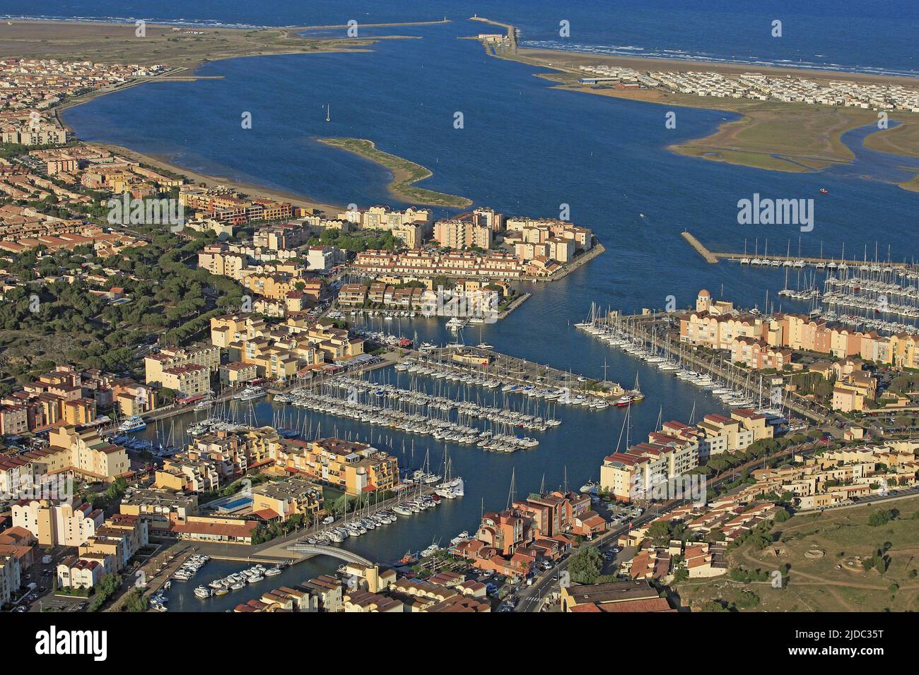 Frankreich, Aude, Gruissan, das Resort ist das Hauptdepartement von Aude im Golf von Löwen (Luftaufnahme) Stockfoto