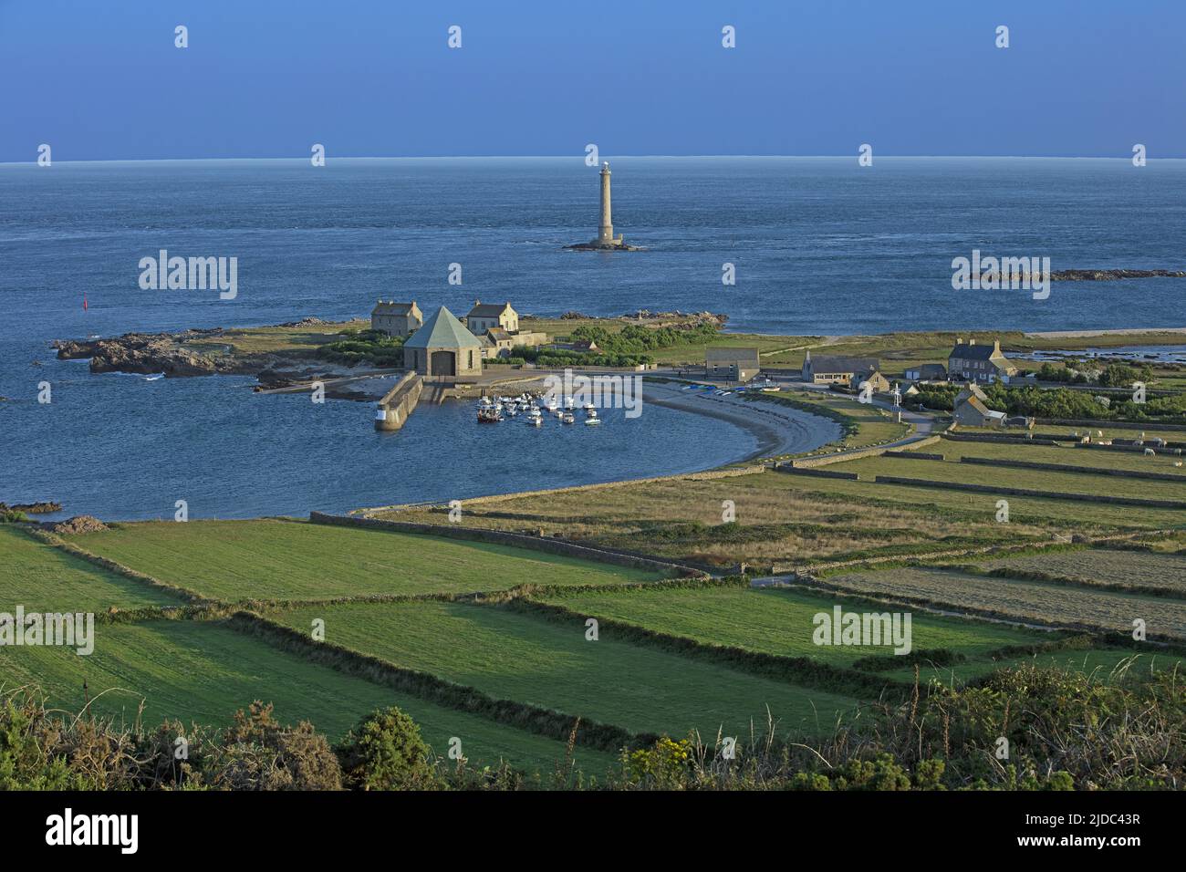 Frankreich, Cotentin Auderville, der Leuchtturm von La Hague und der Hafen Goury Stockfoto