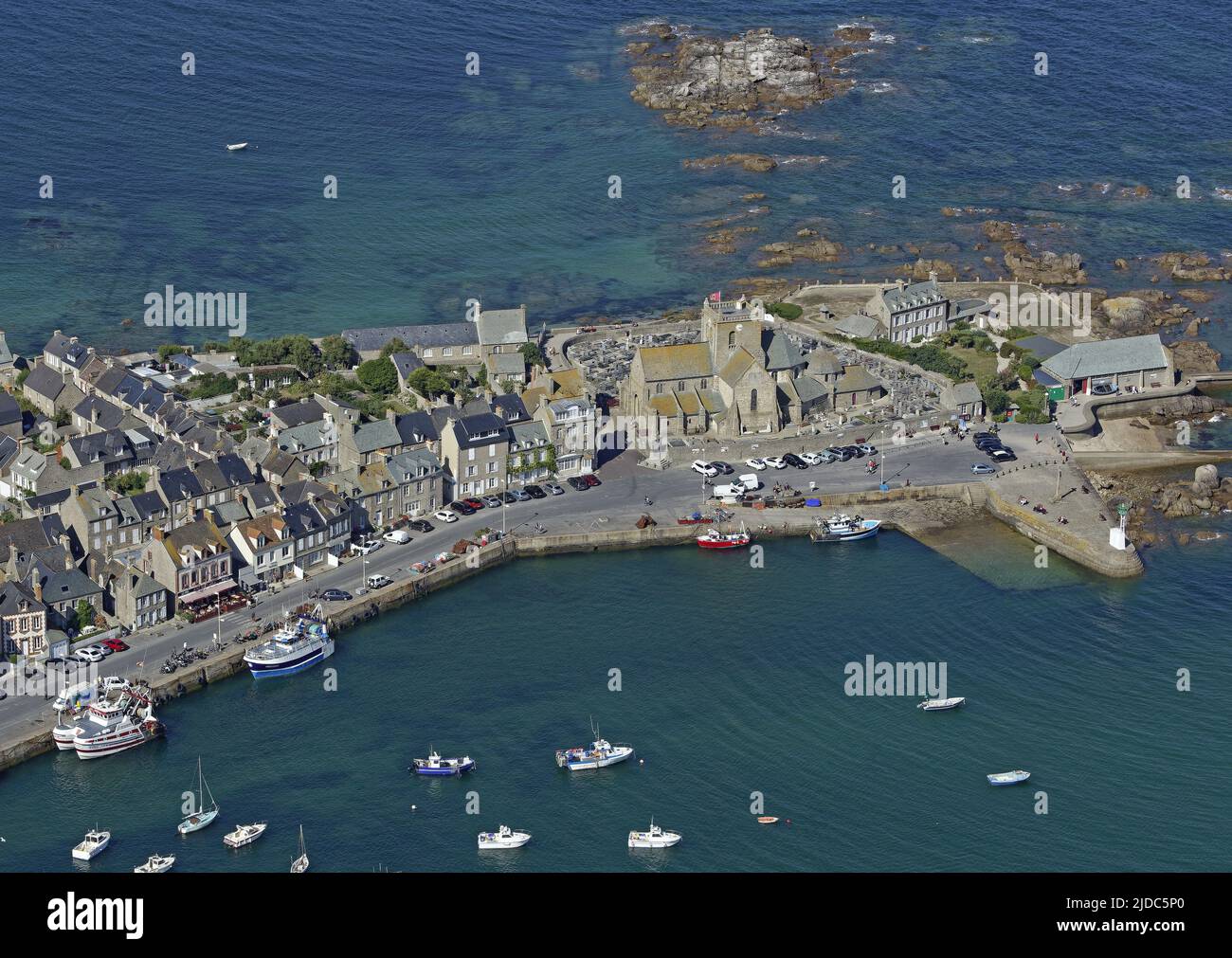 Frankreich, Manche Barfleur, klassifiziertes Hafendorf (Luftaufnahme) Stockfoto