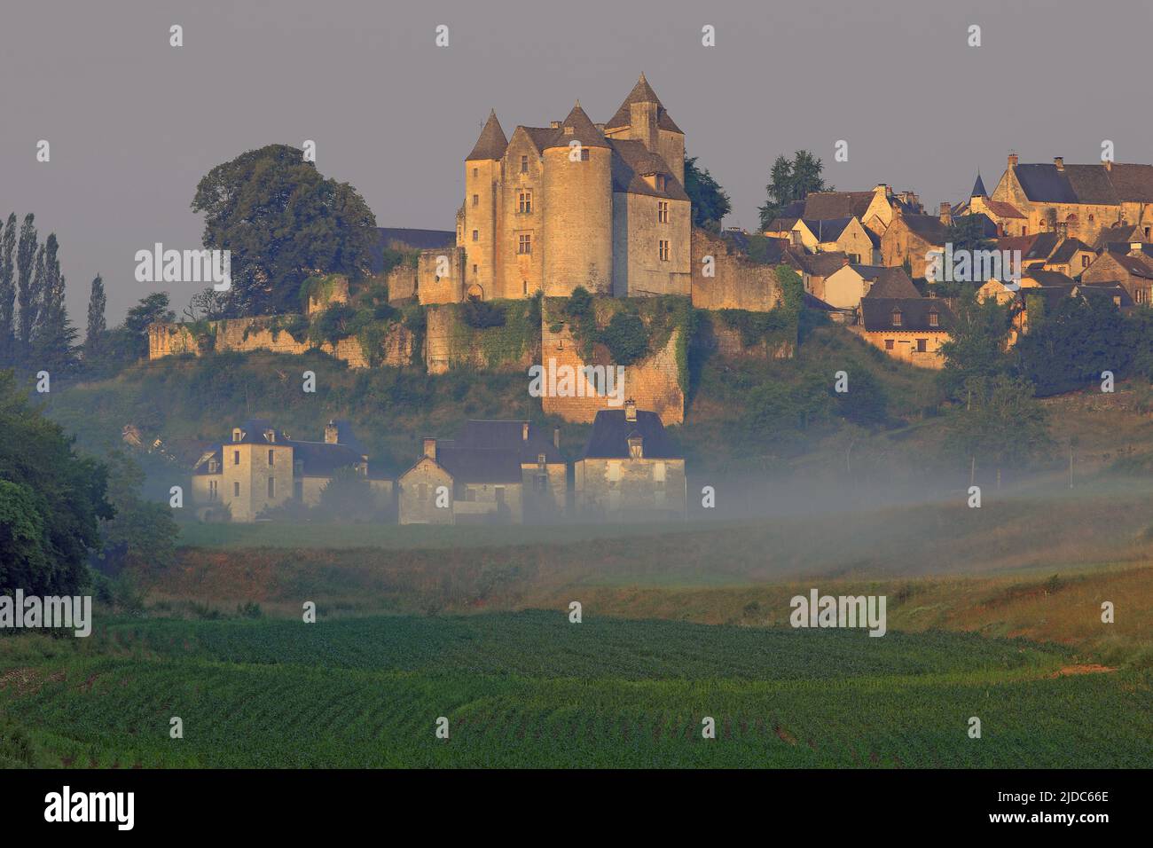 Frankreich, Dordogne Salignac-Eyvigues, die château, das alte Dorf bei Sonnenaufgang Stockfoto