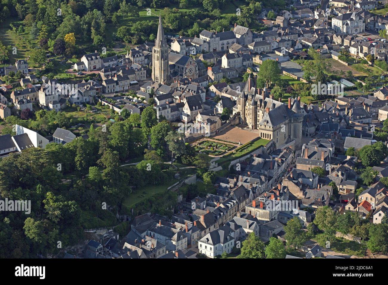 Frankreich Indre-et-Loire, Langeais Stadt und das Schloss (Luftaufnahme) Stockfoto