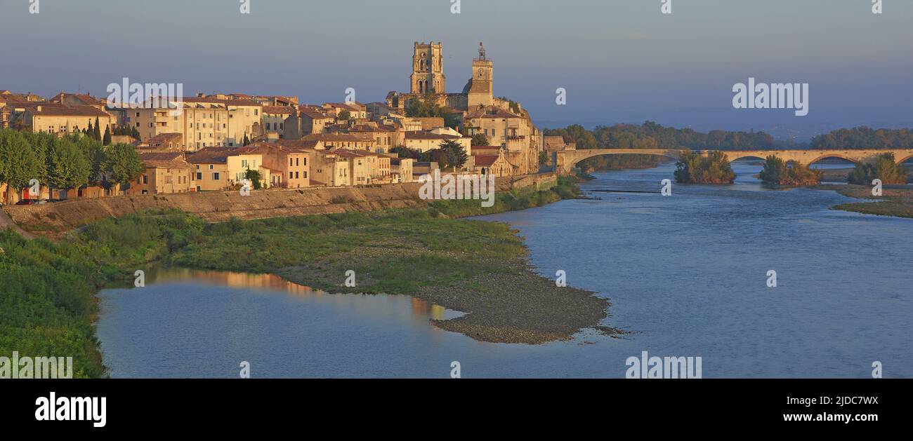 Frankreich, Gard Pont-Saint-Esprit die Altstadt am Ufer des Rhône Stockfoto