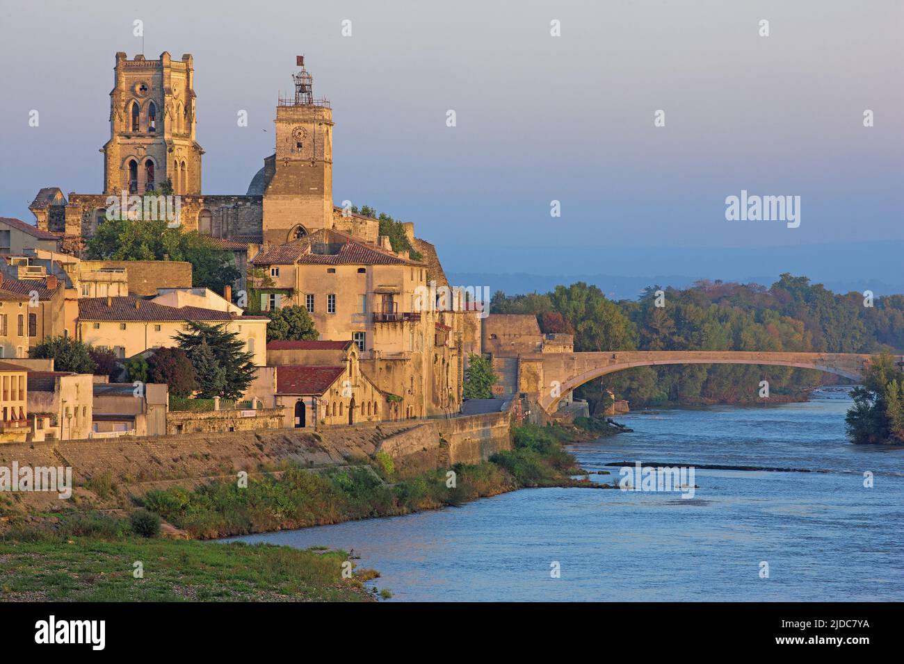 Frankreich, Gard Pont-Saint-Esprit die Altstadt am Ufer des Rhône Stockfoto