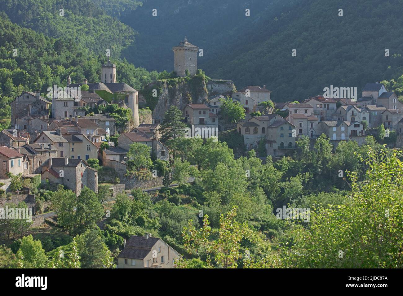 Frankreich, Aveyron Peyreleau, Gesamtansicht des Dorfes Stockfoto