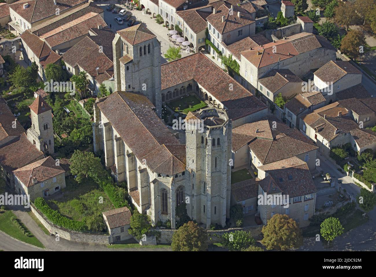 Frankreich, Gers (32), La Romieu, Collégiale Saint-Pierre, Luftaufnahme Stockfoto