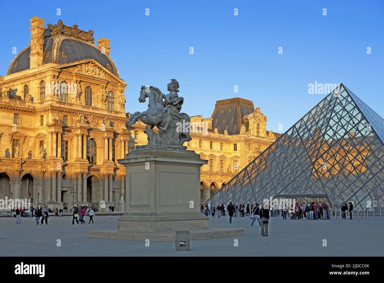Frankreich, Ile-de-France Paris, der große Louvre, der Place Napoleon, die Louvre-Pyramide Stockfoto