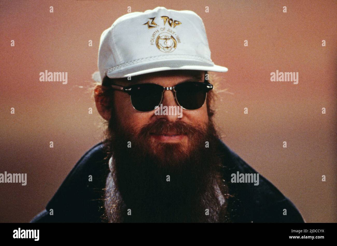 ZZ Top, amerikanische Rockband, Portrait von Sänger und E-Gitarrist Billy Gibbons, Auftritt in Deutschland, 1987. ZZ Top, American Rock Band, Portrait des Sängers und E-Gitarristen Billy Gibbons, Auftritt in Deutschland, 1987. Stockfoto