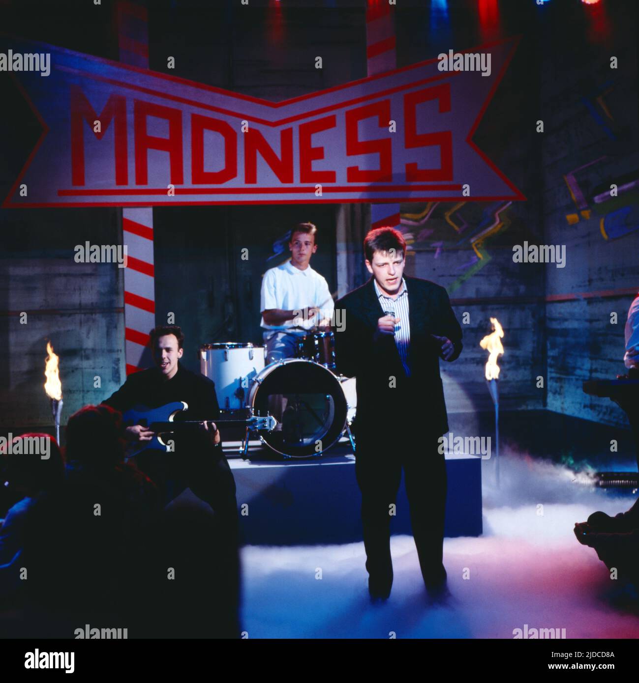 Madness, britische Ska-Band mit Sänger Graham MacPherson, Auftritt in Deutschland, 1986. Madness, britische Punk- und Ska-Band mit Frontmann Graham MacPherson, Auftritt in Deutschland, 1986. Stockfoto
