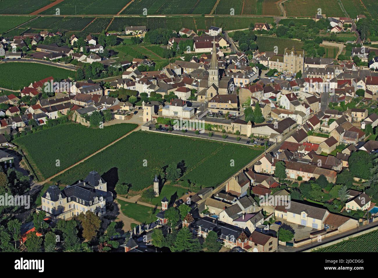 Frankreich, Côte-d'Or, Dorf Meursault Weinberge der Côte de Beaune, Burgund Weinbezeichnung kontrollierten Ursprungs (Luftaufnahme) Stockfoto