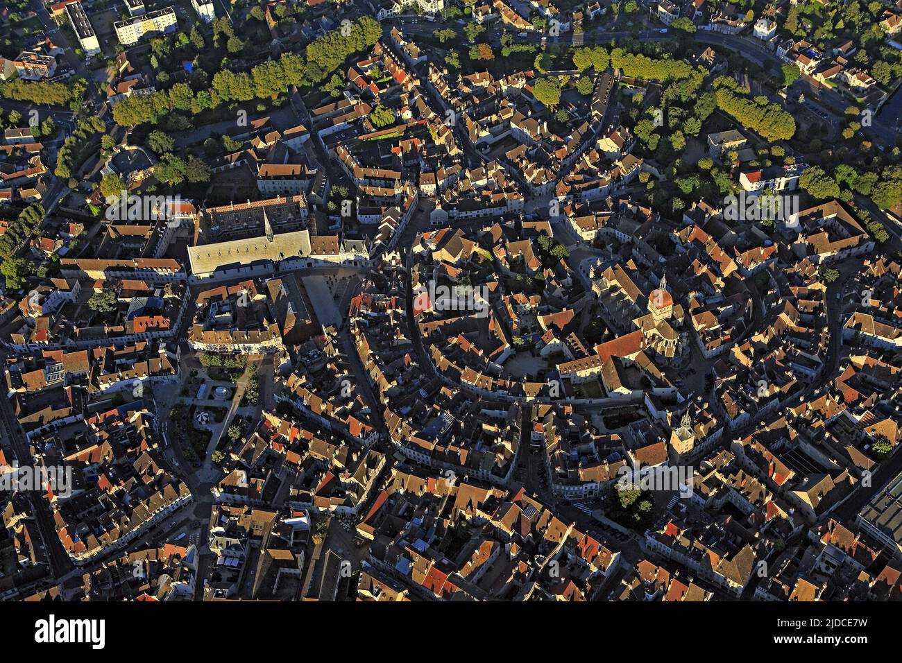 Frankreich, Côte-d'Or, Beaune, eine Stadt mit einem reichen historischen und architektonischen Erbe, gilt als die Weinhauptstadt von Burgund, der Altstadt (Luftaufnahme) Stockfoto