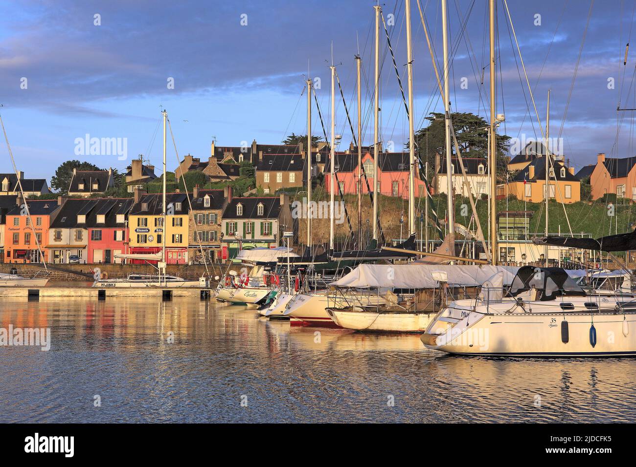 Frankreich, Finistère Camaret-sur-Mer, Hafen und Badeort der Halbinsel Crozon Stockfoto