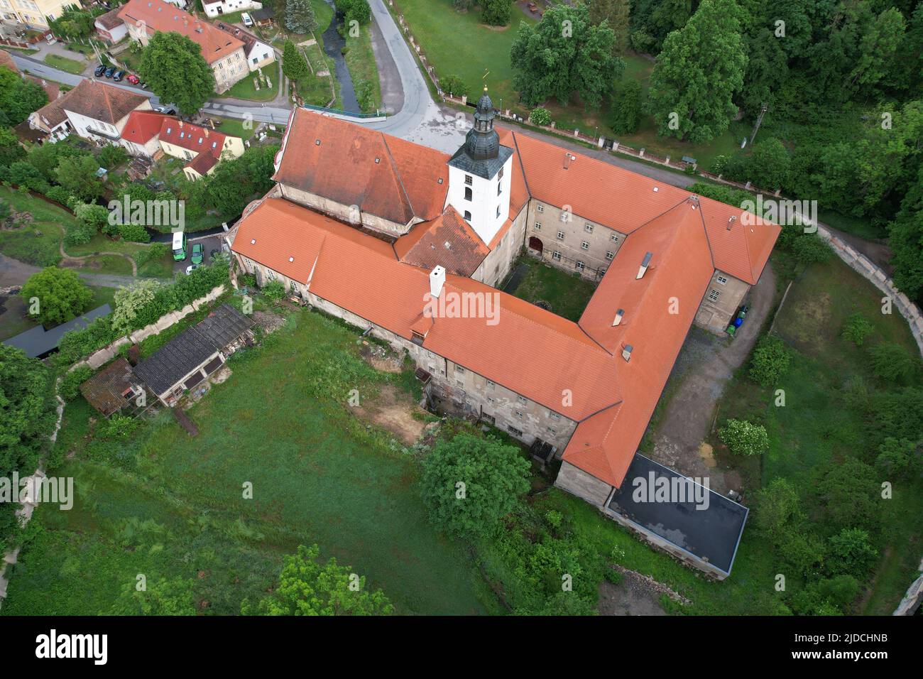 Svaty Jan pod Skalou - ein kleines Dorf in Tschechien, Europa, Kloster Svaty Jan pod Skalou Stockfoto