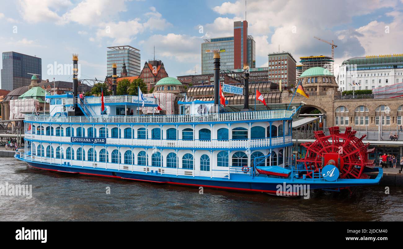 Hamburg, Deutschland - 12. Juli 2011 : Radtour auf der Elbe im Hamburger Hafen. Stockfoto