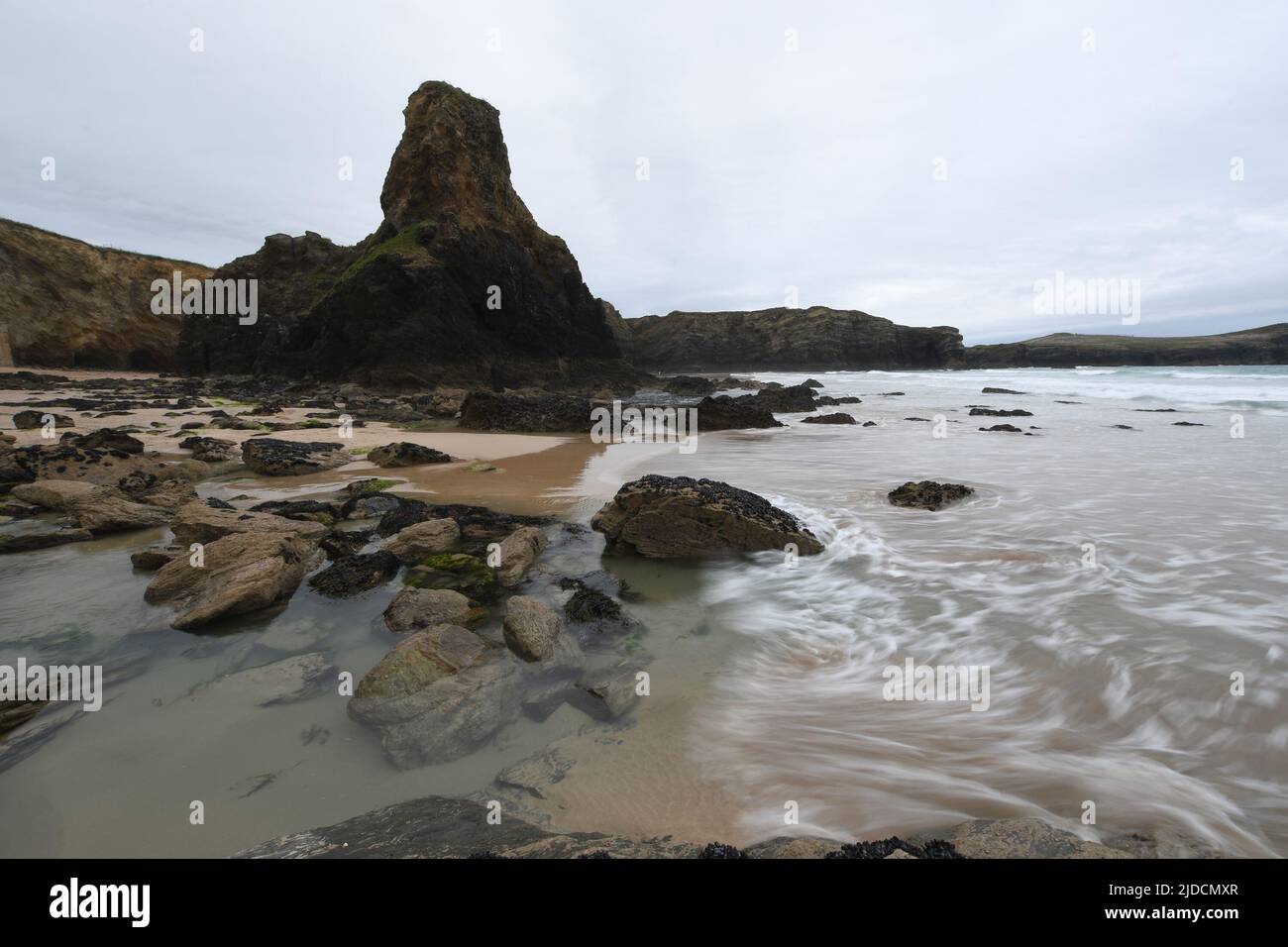 Whipsiderry Beach Newquay mit ankommender Flut Stockfoto