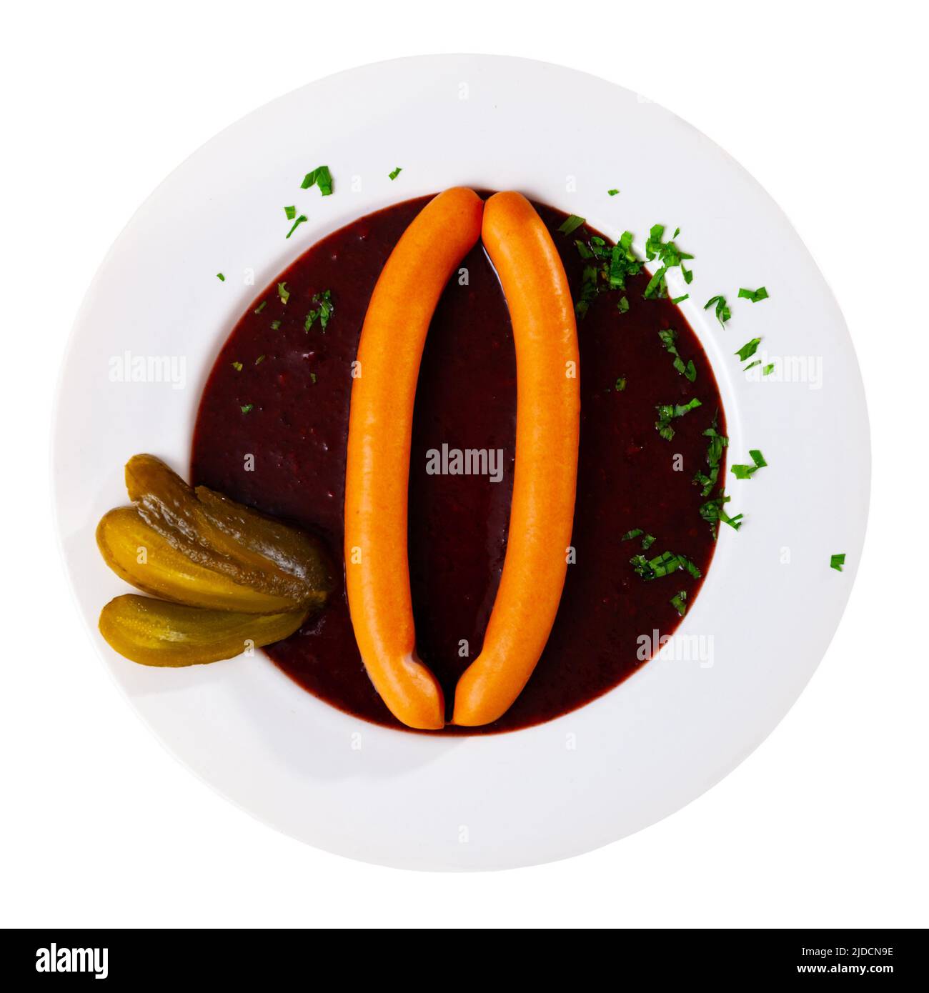 Zwei Wiener Würstchen mit Safttulasch auf dem Teller serviert Stockfoto