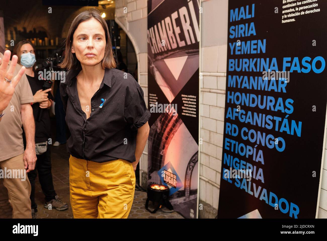 Madrid, Spanien. 20.. Juni 2022. Die Schauspielerin Elena Anaya nimmt an der Einweihung einer Nachbildung eines Luftschutzbunks auf der Station des Chamberí Museums anlässlich des Weltflüchtlingstages in Madrid Teil. (Foto: Atilano Garcia/SOPA Images/Sipa USA) Quelle: SIPA USA/Alamy Live News Stockfoto