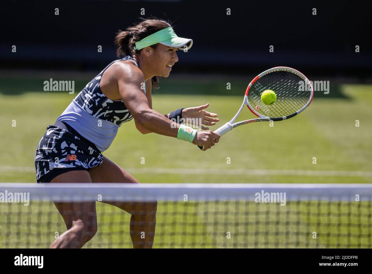 Heather Watson aus Großbritannien spielt in ihrem Spiel gegen Rebecca Marino aus Kanada am 1. Platz in der Rothesay International bei Dev Stockfoto