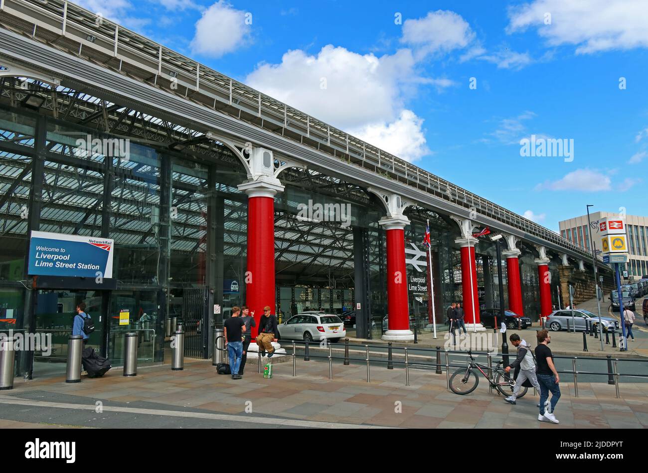 Main Network Rail Entrance in Liverpool Lime Street, Hauptbahnhof, Merseyside, England, UK, L1 1JD Stockfoto