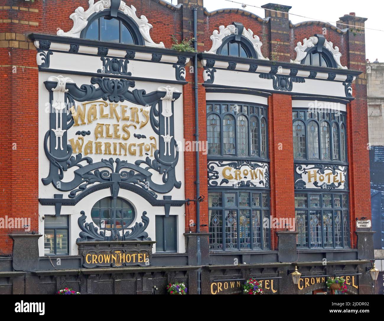 The Crown Hotel, Walkers Ales Warrington, 43 Lime Street, Liverpool, Merseyside, England, Großbritannien, L1 1JQ Stockfoto