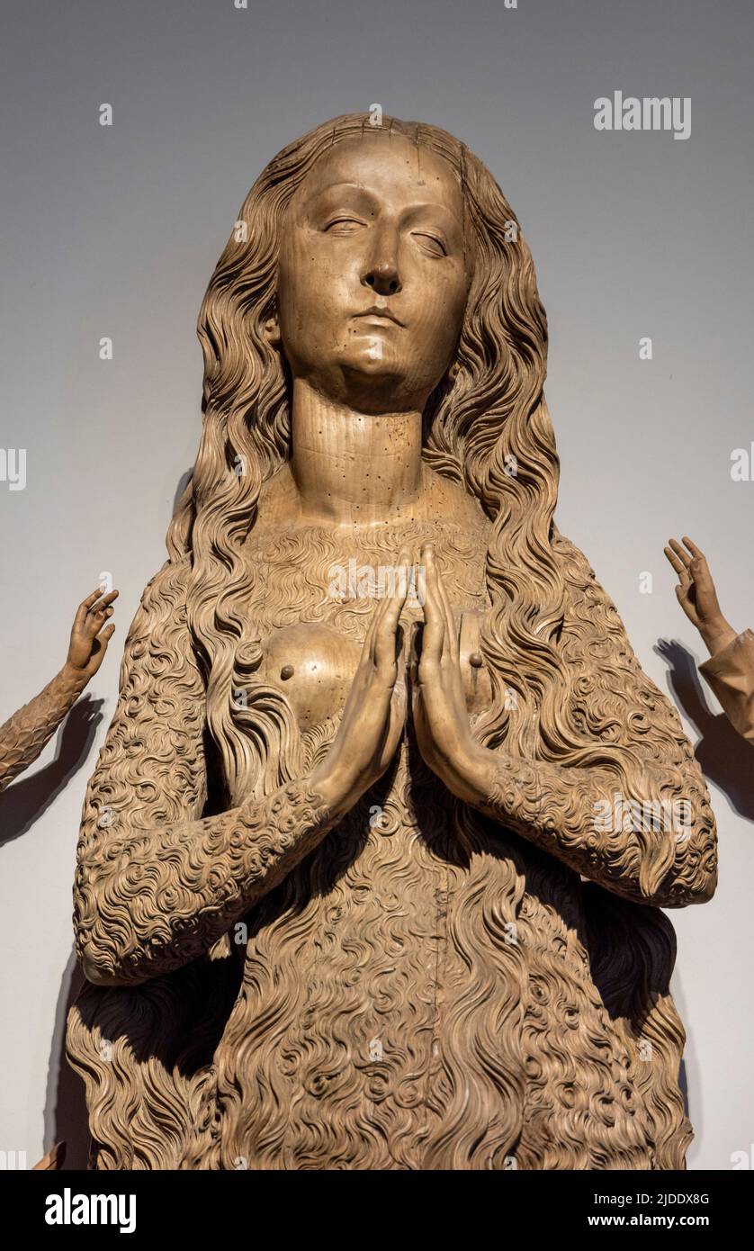 Detail, geschnitzte Holzskulptur, Himmelfahrt der Hl. Maria Magdalena, von Tilman Riemenschneider, 1492, Bayerisches Nationalmuseum, München, Deutschland Stockfoto