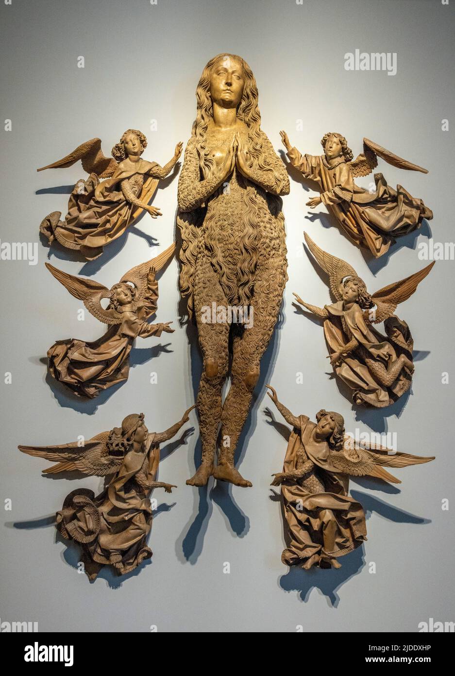 Geschnitzte Holzskulptur, Himmelfahrt der Hl. Maria Magdalena, von Tilman Riemenschneider, 1492, Bayerisches Nationalmuseum, München, Deutschland Stockfoto