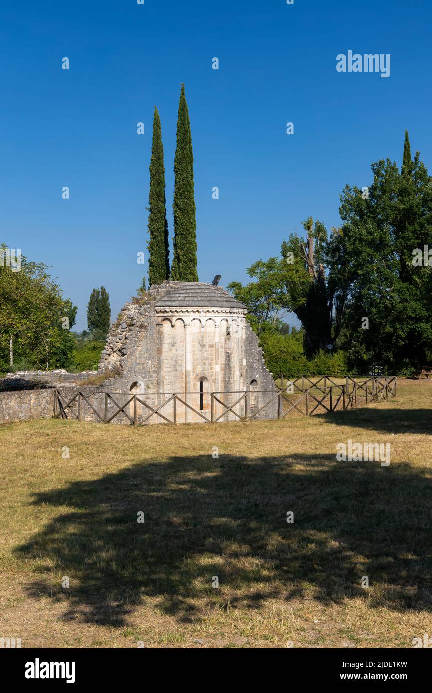 Kirche Santi Cipriano e Giustina, Pissignano in der Nähe von Campello sul Clitunnoi, Umbrien, Italien Stockfoto