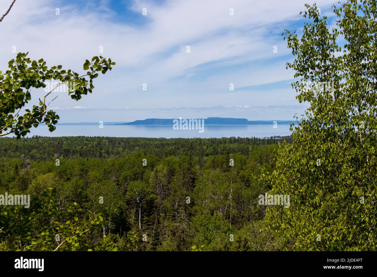 Der Blick von einem hohen Punkt auf einem Wanderweg am Isle Royale National Park in Michigan Stockfoto