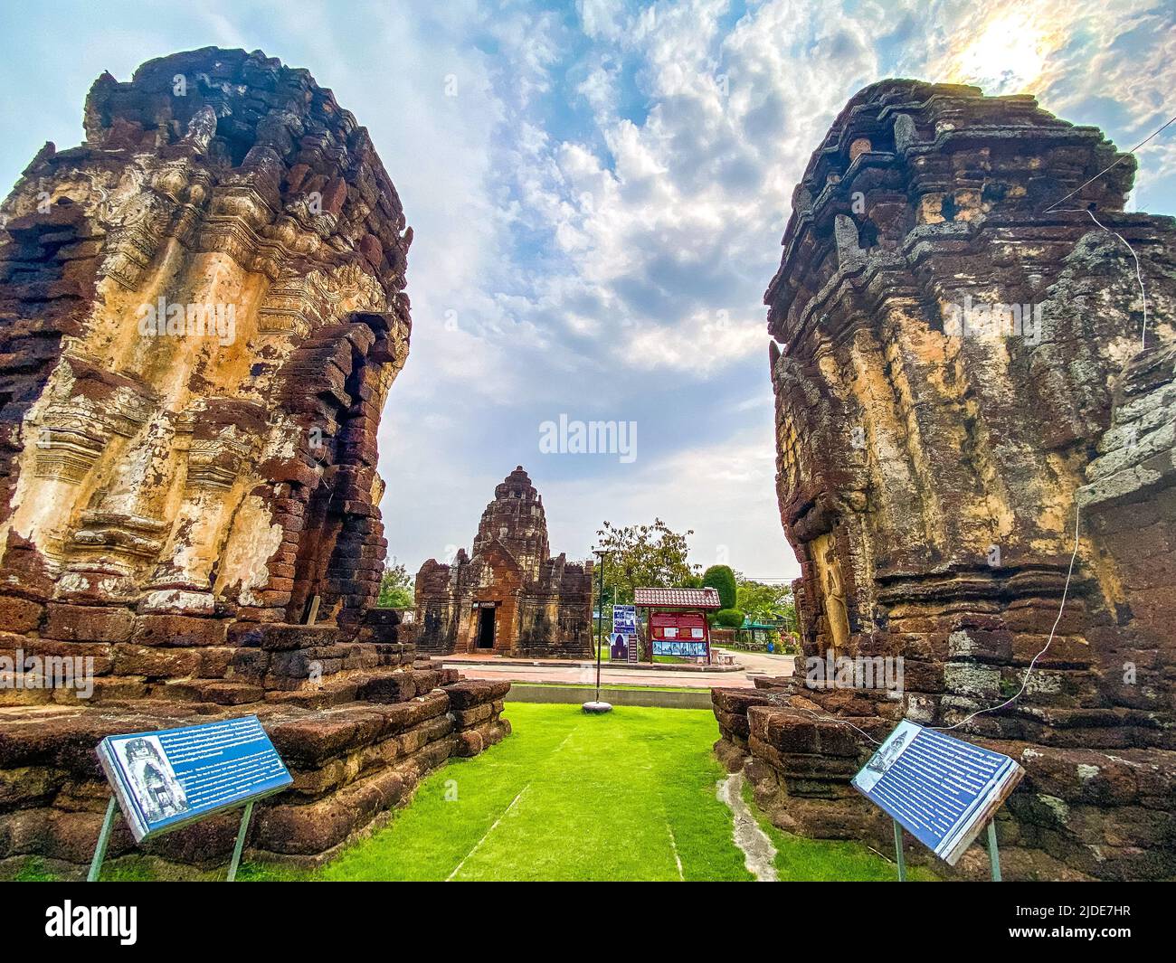 Wat Kampaeng Laeng oder Wat Kamphaeng Laeng alter Ruinentempel in Phetchaburi, Thailand Stockfoto