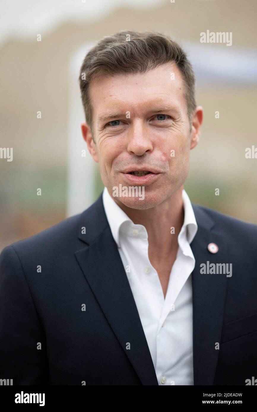 Paris, Frankreich, 20. Juni 2022, Parteimitglied der La Republique en Marche (LREM) und französischer Abgeordneter für den Wahlkreis 5. für französische Einwohner im Ausland, Stephane Vojetta, trifft am 20. Juni 2022, einen Tag nach den Parlamentswahlen, in der französischen Nationalversammlung (Assemblee Nationale) in Paris ein. Foto von ELIOT BLONDT /ABACAPRESS.COM Stockfoto