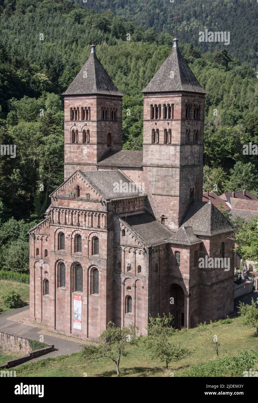 Romanische Kirche, Kloster Murbach, Elsass, Frankreich, gegründet 727 von Primin, eines der ersten großen Klöster im Elsass. Stockfoto