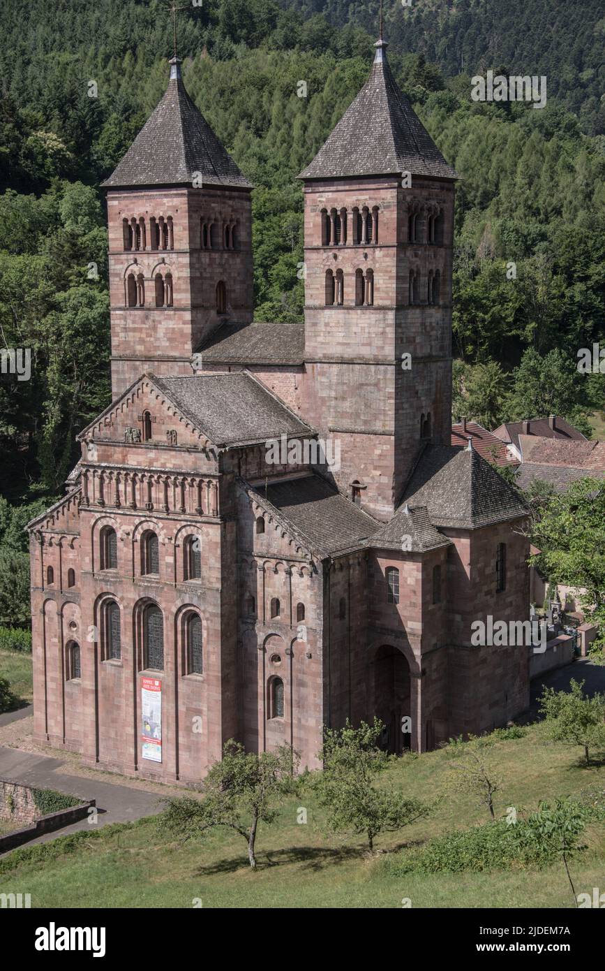 Romanische Kirche, Kloster Murbach, Elsass, Frankreich, gegründet 727 von Primin, eines der ersten großen Klöster im Elsass. Stockfoto