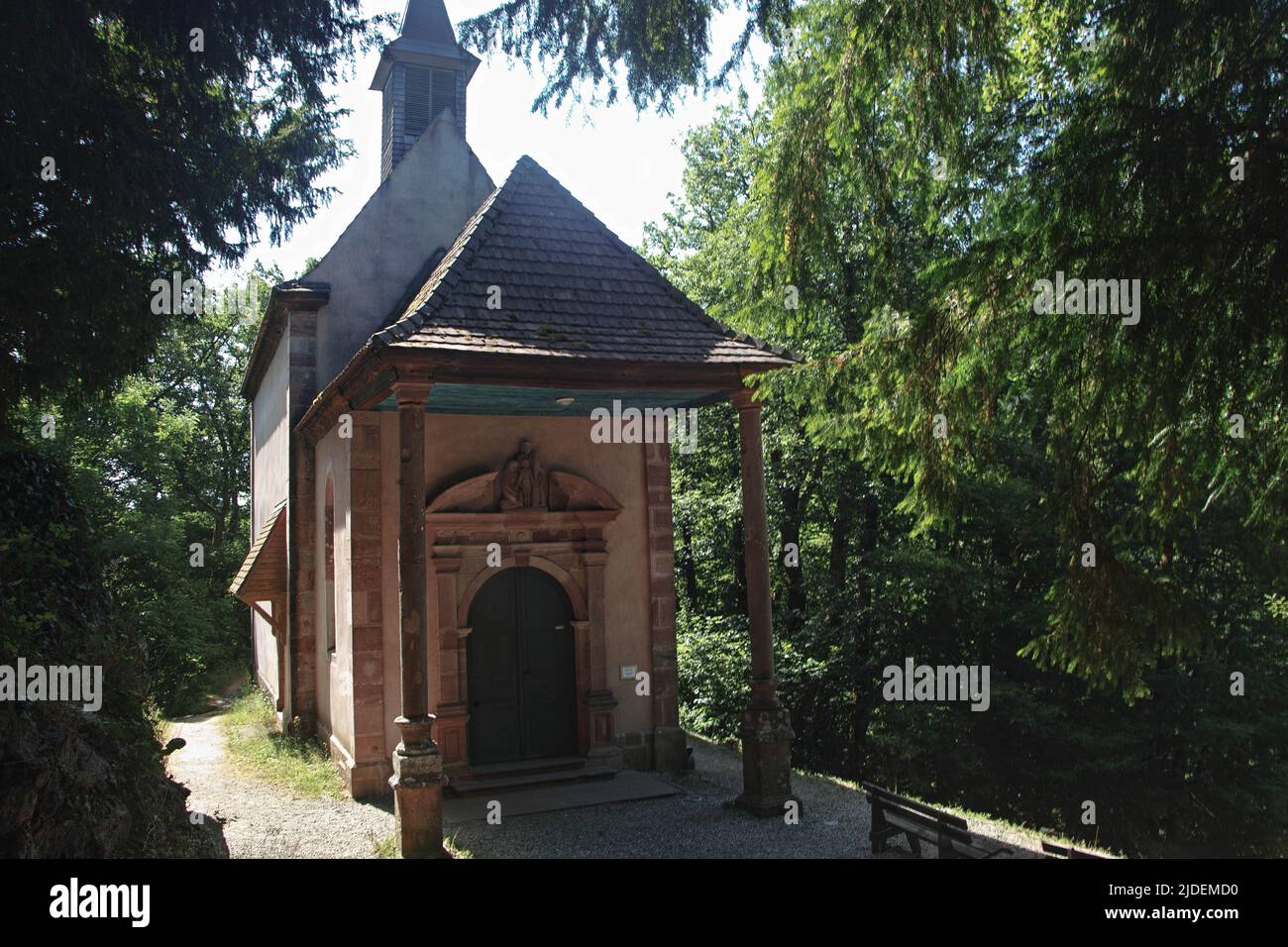 Romanische Kirche, Kloster Murbach, Elsass, Frankreich, gegründet 727 von Primin, eines der ersten großen Klöster im Elsass. Stockfoto